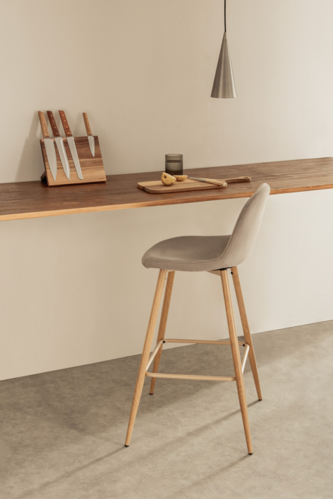 Sgabello alto 65 cm in velluto marrone grano e gambe finitura legno naturale Glamm - Marrone Grano