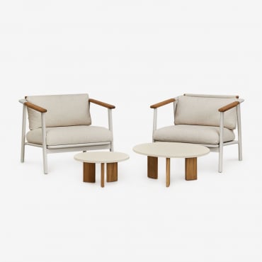 Set Soggiorno Con 2 Poltrone In Tessuto Bouclé E 2 Tavolini In Alluminio Yervin Bouclé Colori Naturali - Sklum