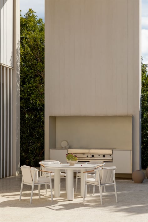 Set da tavolo rotondo Arken, Ø120 cm, in ceramica e alluminio, e 4 sedie da giardino Yervin con braccioli, in alluminio e tessut