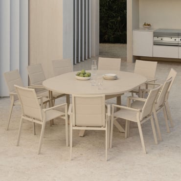 Set Da Tavolo Allungabile Rotondo 145-200x145 Cm Barces E 10 Sedie Da Giardino Impilabili Con Braccioli In Alluminio Karena Tapioca Beige - Sklum