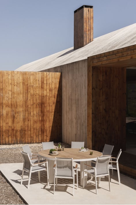 Set tavolo rotondo Riviera, Ø180 cm, in legno di teak e alluminio, e 8 sedie da giardino impilabili in alluminio, Elvira