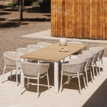 Set Da Tavolo Rettangolare 220x100 Cm In Alluminio E Legno Di Teak Sirka E 10 Sedie Da Giardino In Alluminio E Tessuto Roderise Bianco & Tessuto -