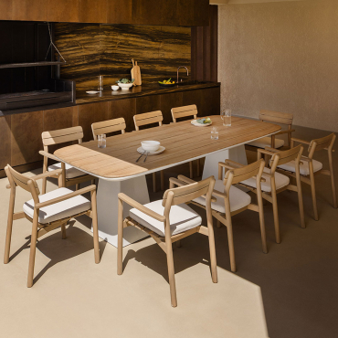 Set Tavolo Rettangolare 260x110 Cm In Alluminio E Teak Inkeri E 10 Sedie Da Giardino Con Braccioli In Legno Saira Legno Di Teak - Sklum