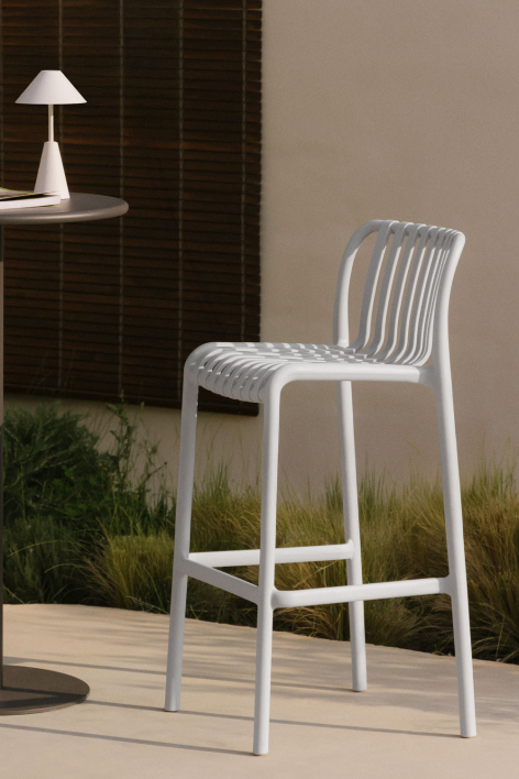 Sgabello alto da giardino 75 cm apilabile in polipropilene grigio chiaro Wendell - Grigio Chiaro