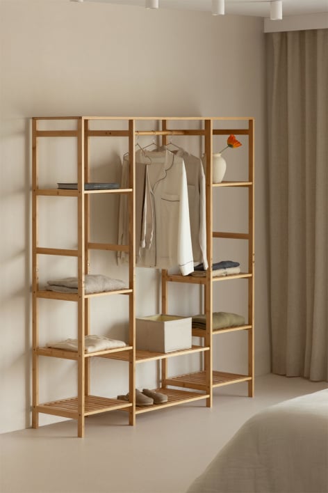 Armadio aperto con scaffali in legno di bambù Krauford