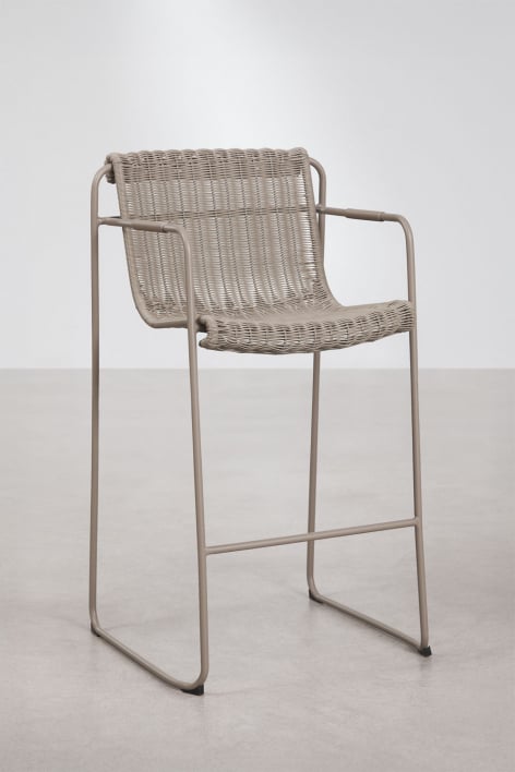 Sgabello alto impilabile con braccioli in midollino sintetico e acciaio Revia - Moka Brown