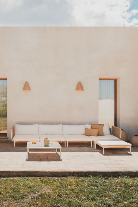 Set da giardino con divano modulare angolare a 4 pezzi con tavolino e pouf in acciaio Roubly