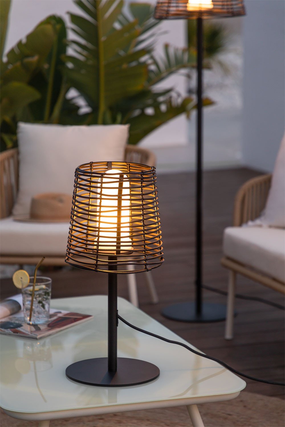 Lampada da tavolo per esterni effetto legno Bissel, immagine della galleria 1