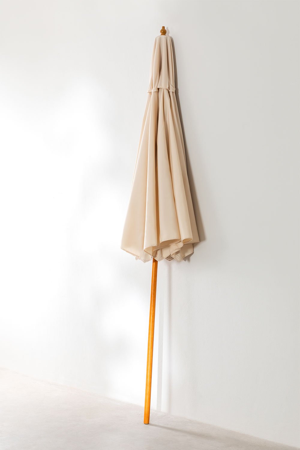 Ombrellone Ø290 cm in tessuto e legno Cretas, immagine della galleria 3