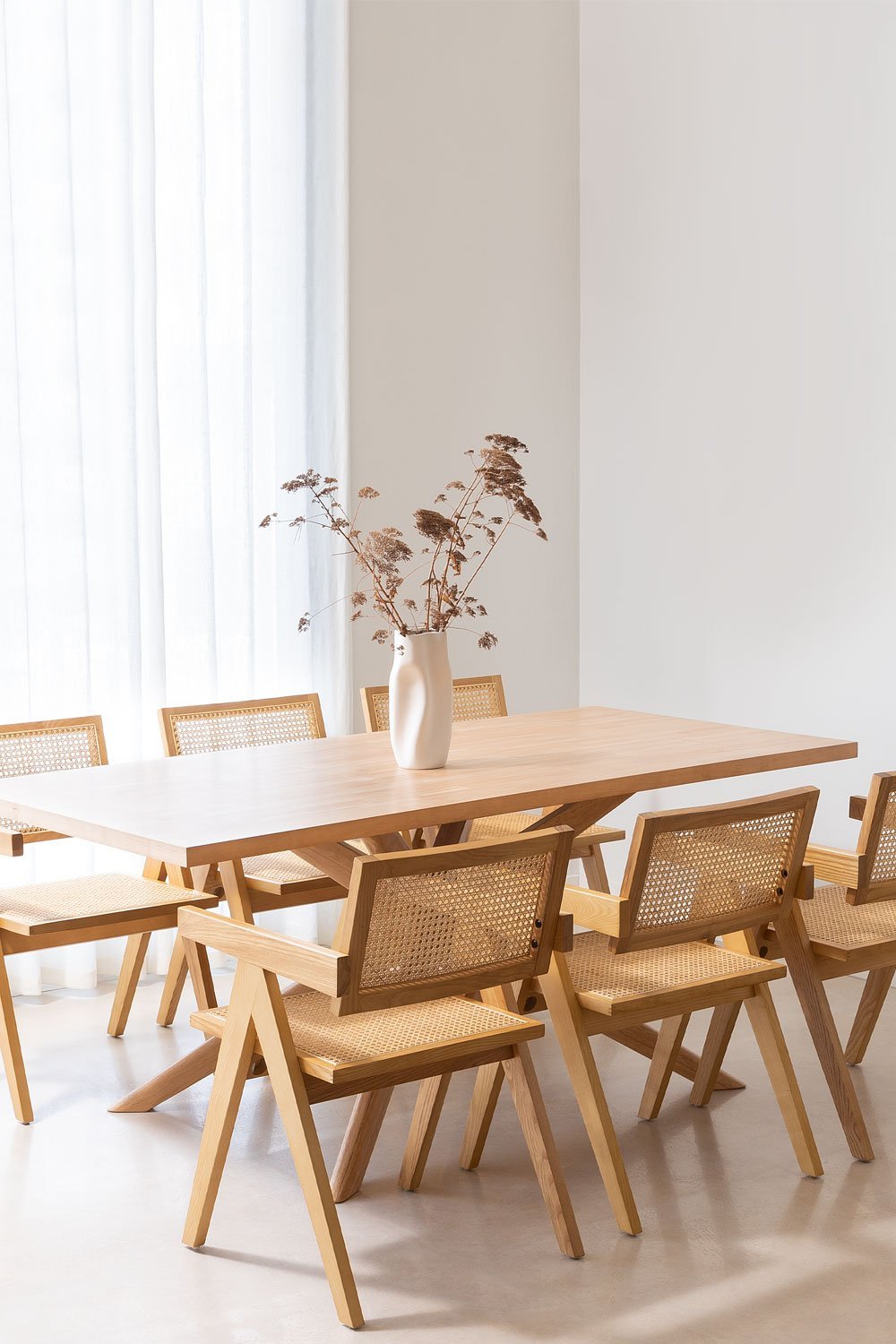 Set tavolo da pranzo rettangolare (180x90 cm) Arnaiz e 6 sedie con braccioli in legno Fresno e rattan Lali Style, immagine della galleria 1