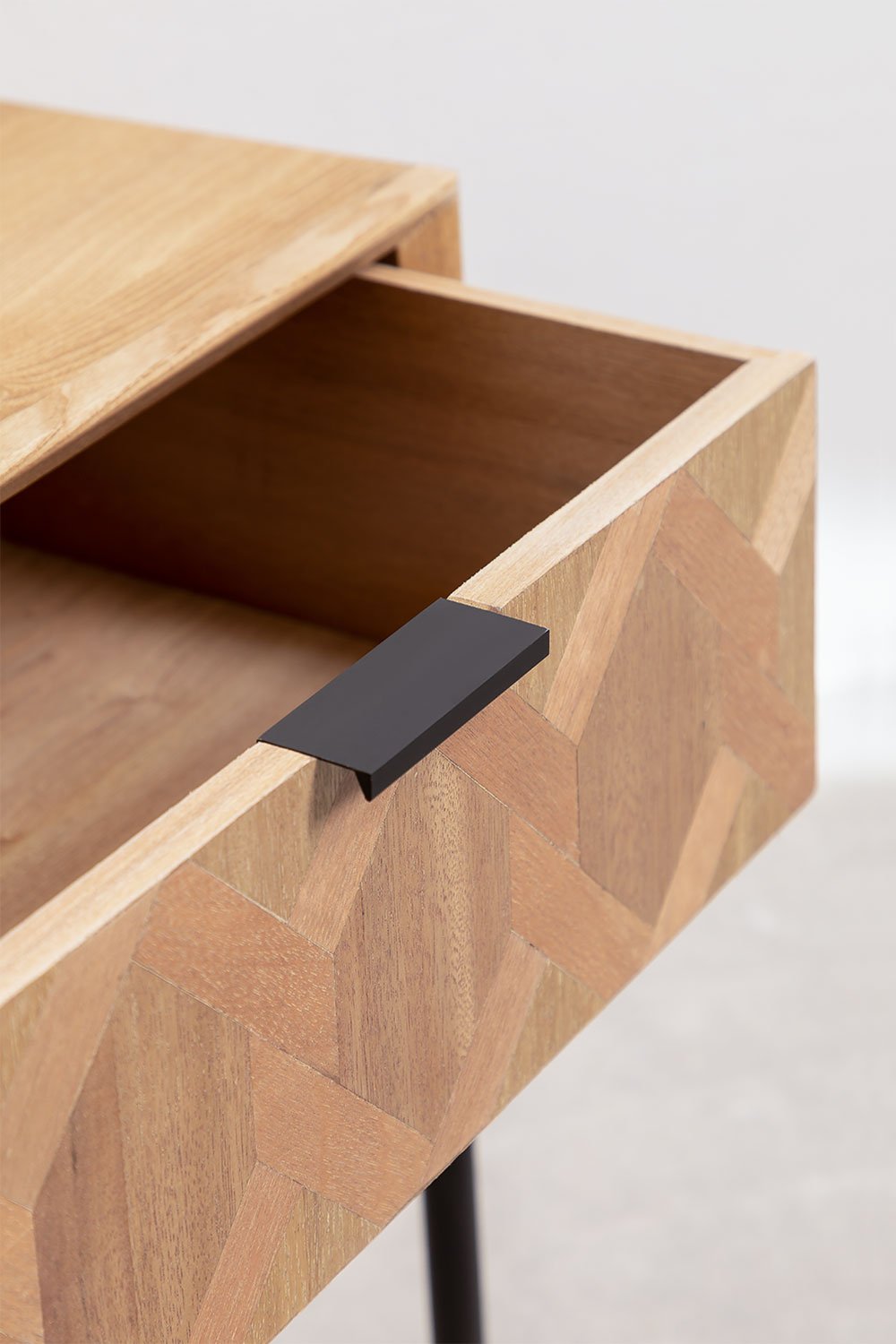 Comodino in legno di frassino Gugh, immagine della galleria 5