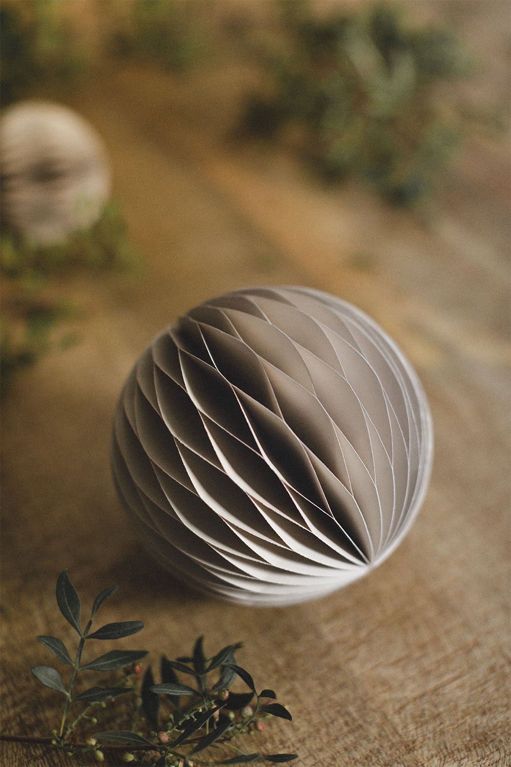 Confezione da 6 palline di Natale in carta a nido d'ape Migow, immagine della galleria 1