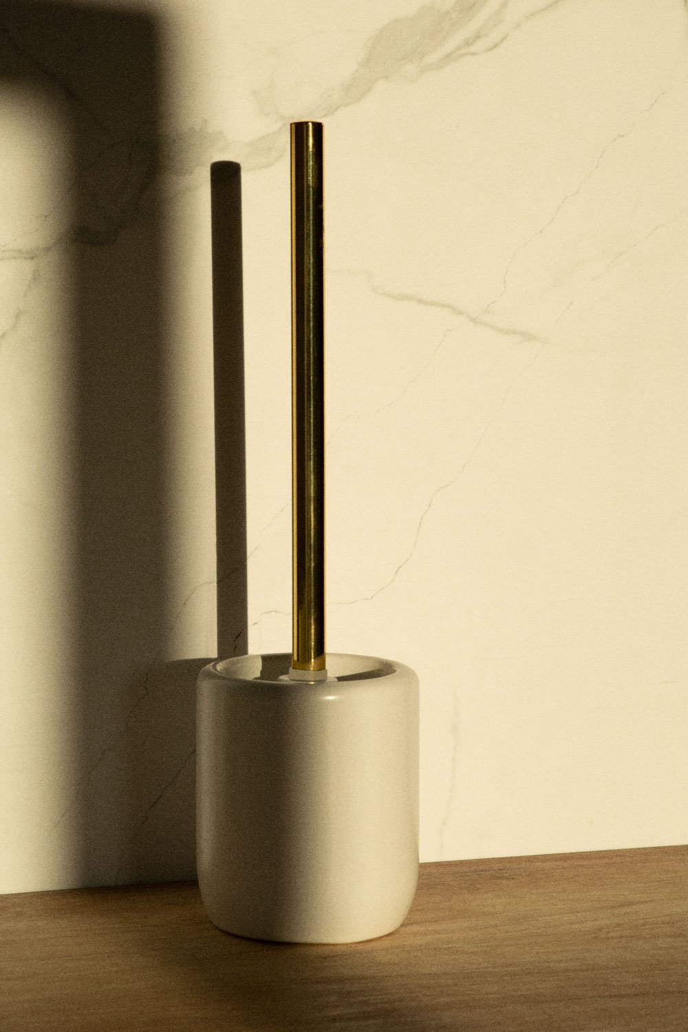 Porta scopino in ceramica e acciaio Pierk, immagine della galleria 1