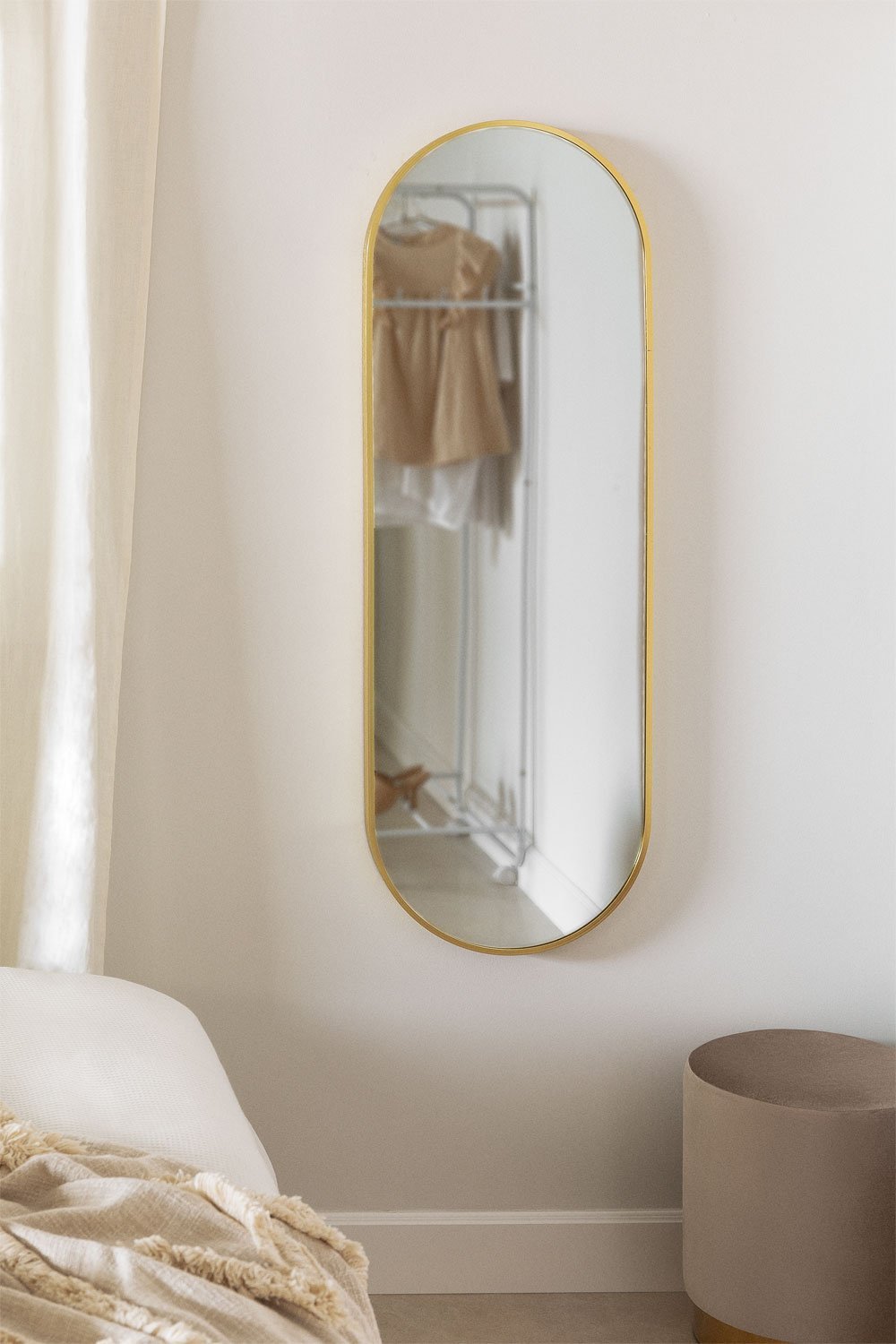 Specchio da parete ovale in metallo Elsie Gold, immagine della galleria 1
