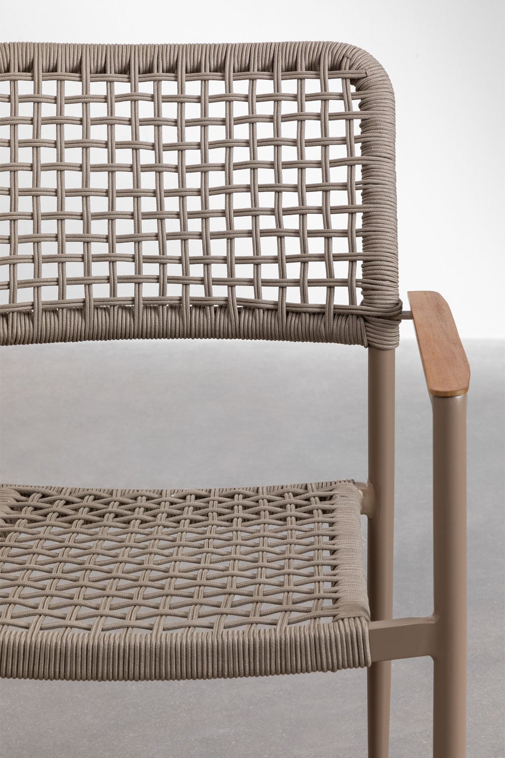 Set di 4 sedie da giardino impilabili con braccioli in alluminio e corda intrecciata Nediam, immagine della galleria 7