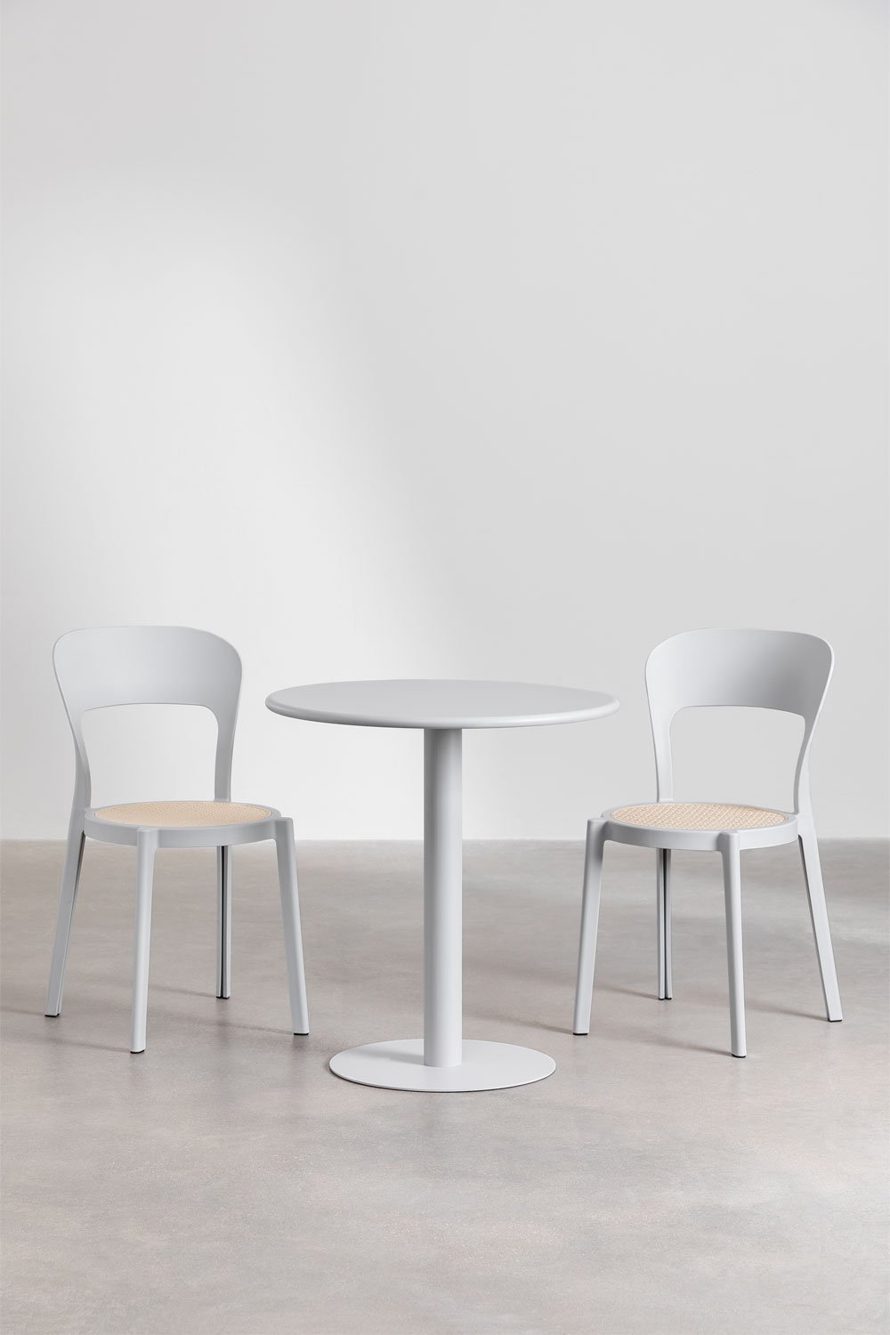Set tavolo rotondo Mizzi (Ø70 cm) e 2 sedie da giardino Odilia, immagine della galleria 1