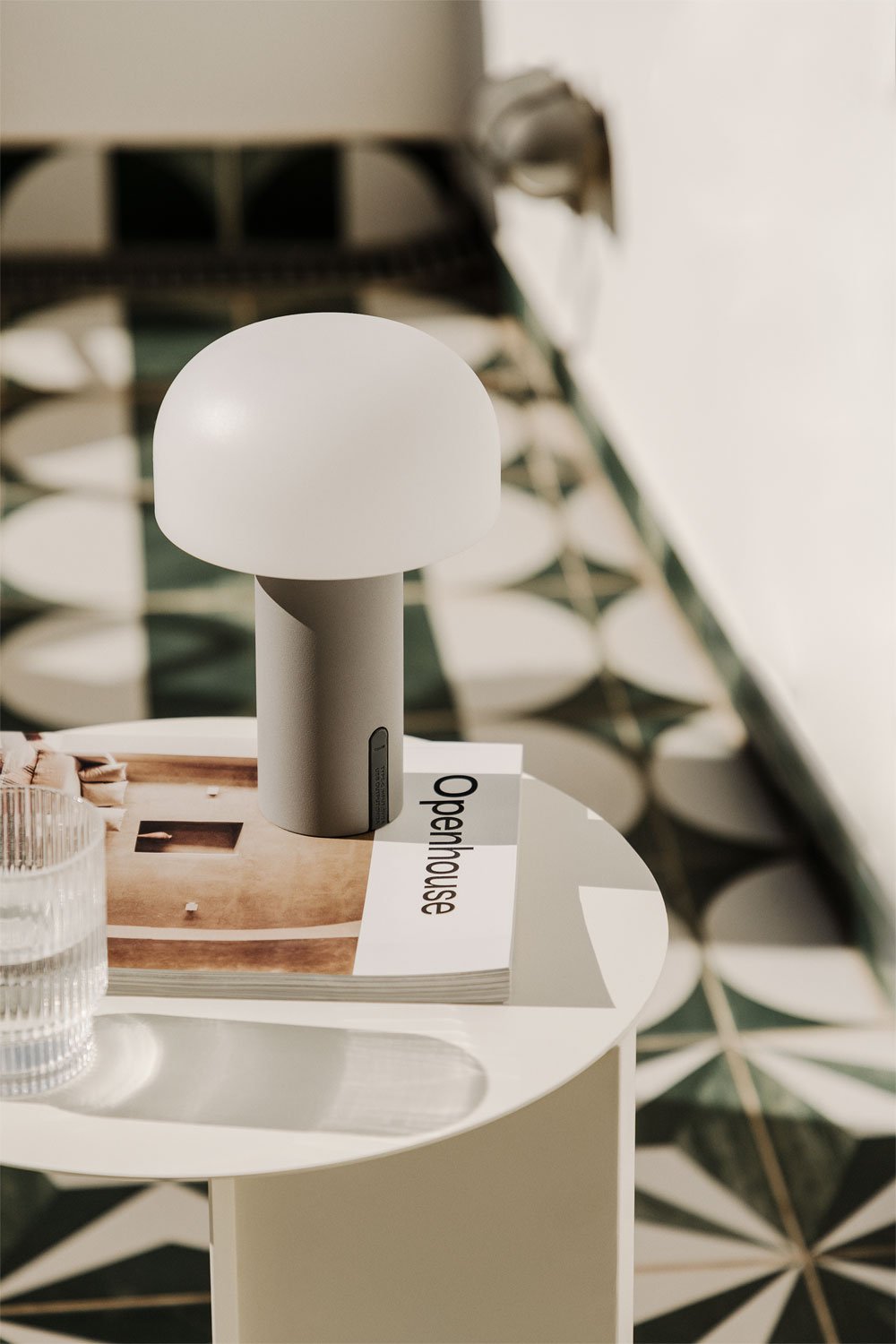 Lampada da tavolo LED wireless per esterni in polietilene e ferro Jadzia, immagine della galleria 1