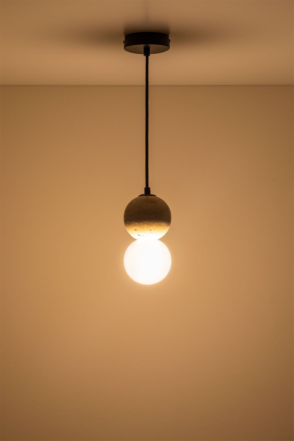 Lampadario Ø10 cm in travertino con sfera di vetro Davise, immagine della galleria 3