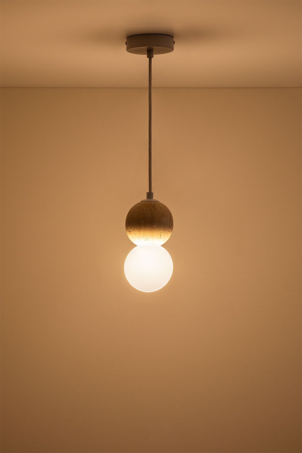 Lampadario Ø10 cm in travertino con sfera di vetro Davise, immagine della galleria 3