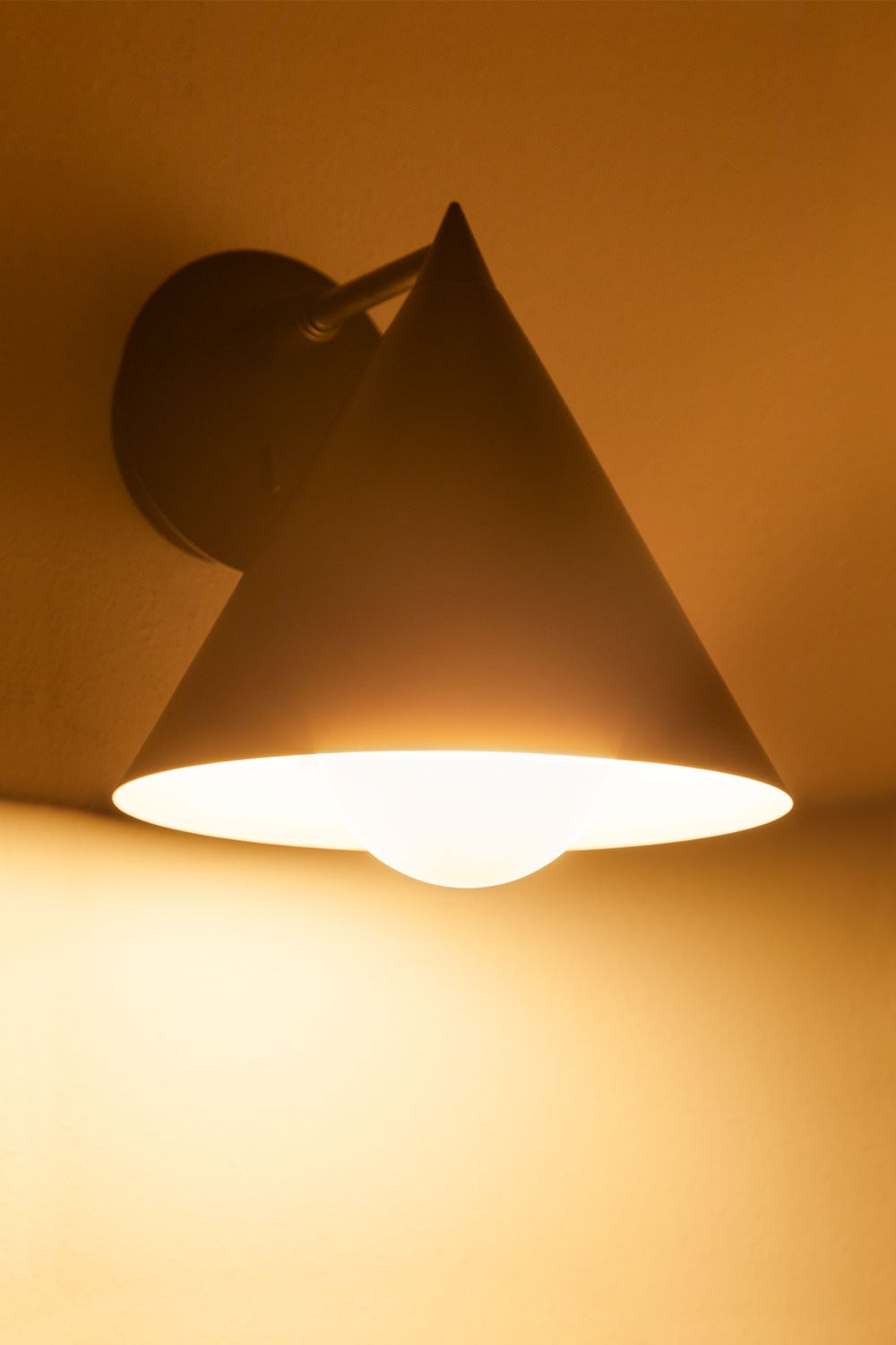 Lampada da parete in ferro Arilda, immagine della galleria 3