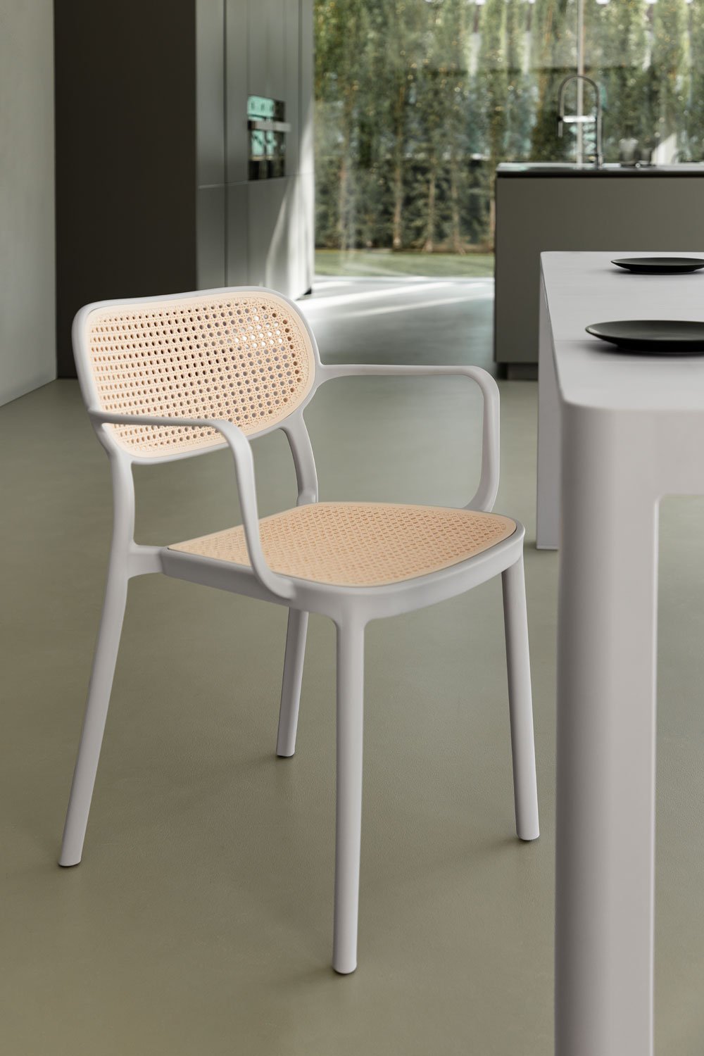 Confezione da 4 sedie da pranzo impilabili con braccioli Omara, immagine della galleria 1