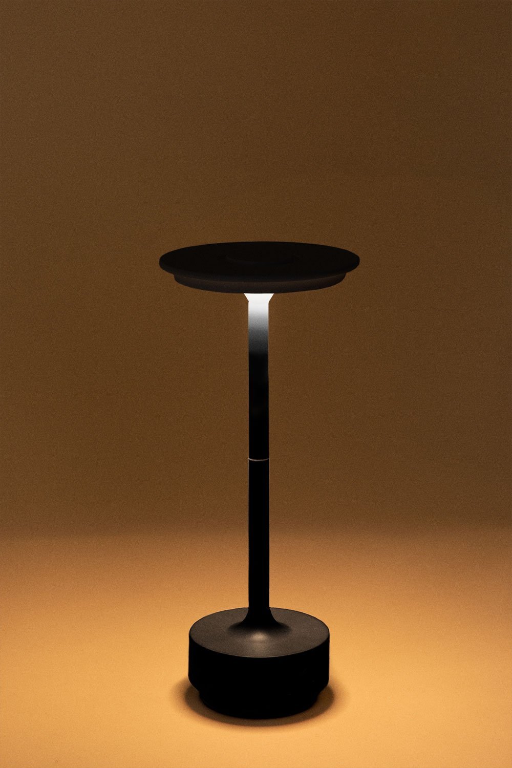 Lampada da tavolo LED wireless per esterni Rivkin, immagine della galleria 3