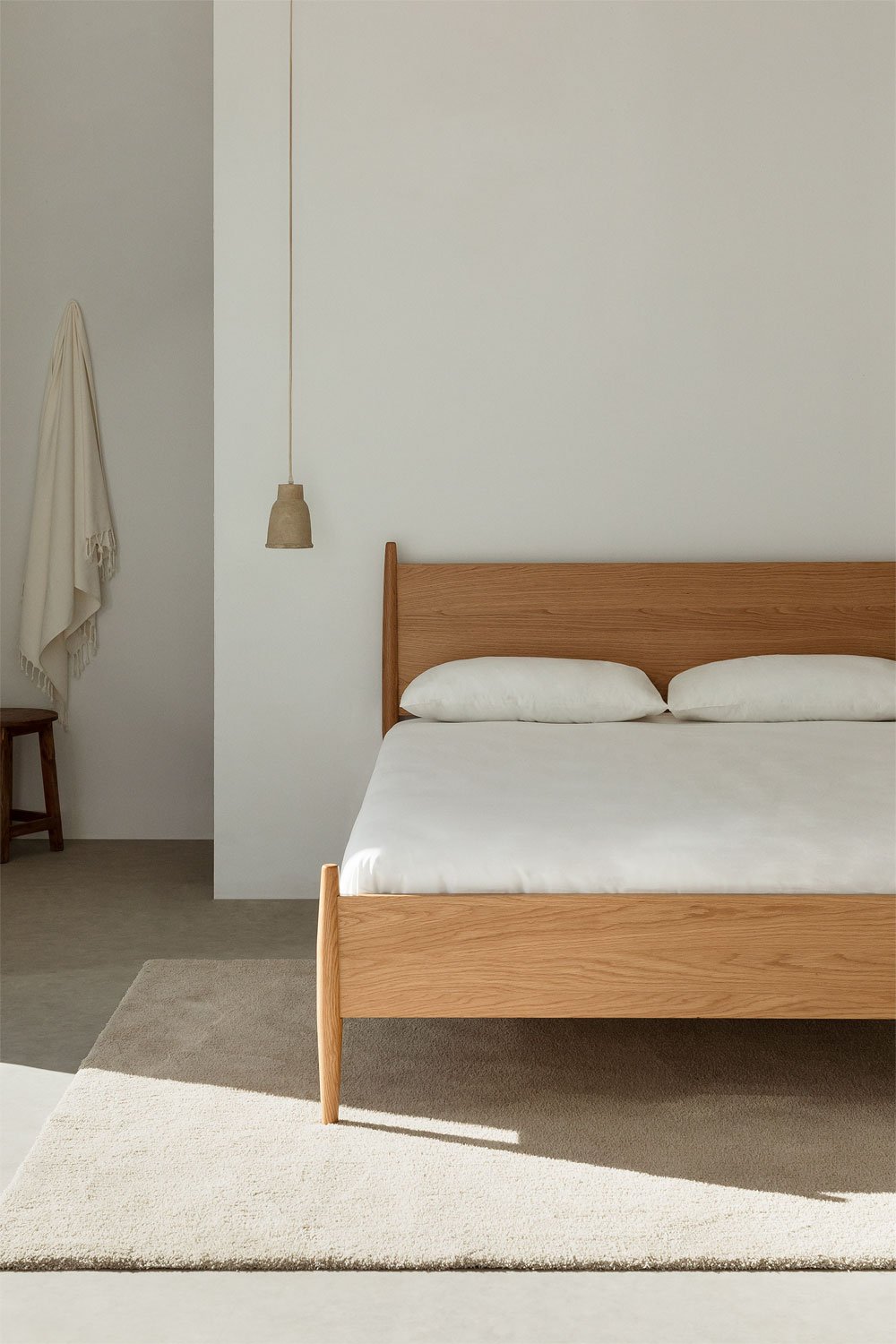  Letto in legno Indira, immagine della galleria 1