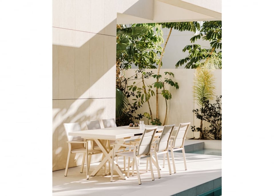 Set tavolo da giardino rettangolare allungabile 180-240x90 cm e 6 sedie da giardino impilabili con braccioli in alluminio Karena