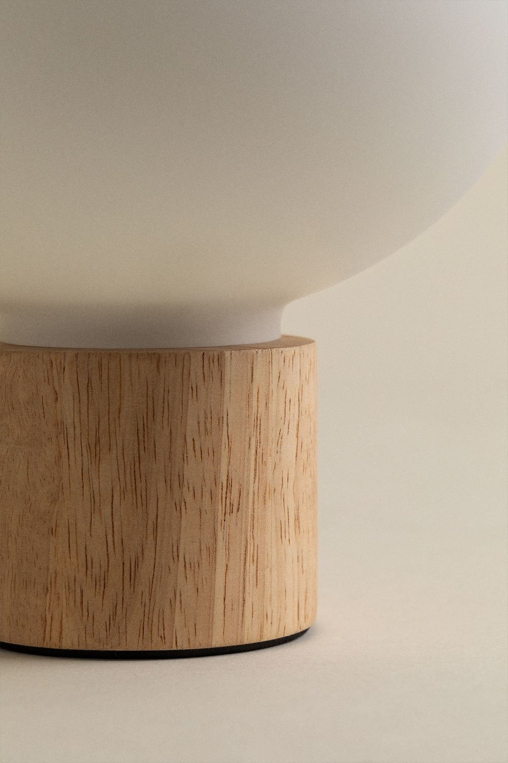 Lampada da tavolo Batouri in legno di pino, immagine della galleria 4