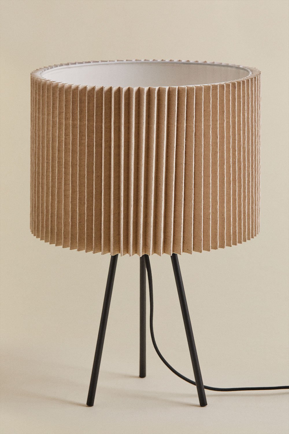 Lampada da tavolo Quintelia in lino e metallo, immagine della galleria 1