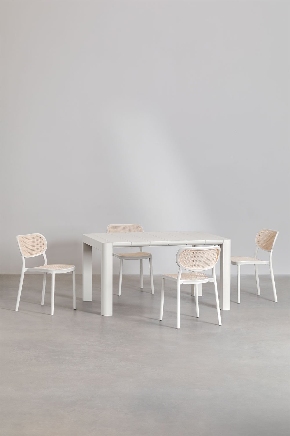 Set tavolo rettangolare Arnadine (140x100 cm) e 4 sedie da pranzo impilabili Omara, immagine della galleria 1