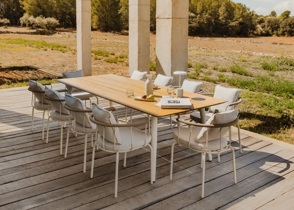 Set Tavolo Rettangolare in Legno di Teak e Acciaio (240x100 cm) Lowel e 10 Sedie da Giardino con Braccioli Boucid