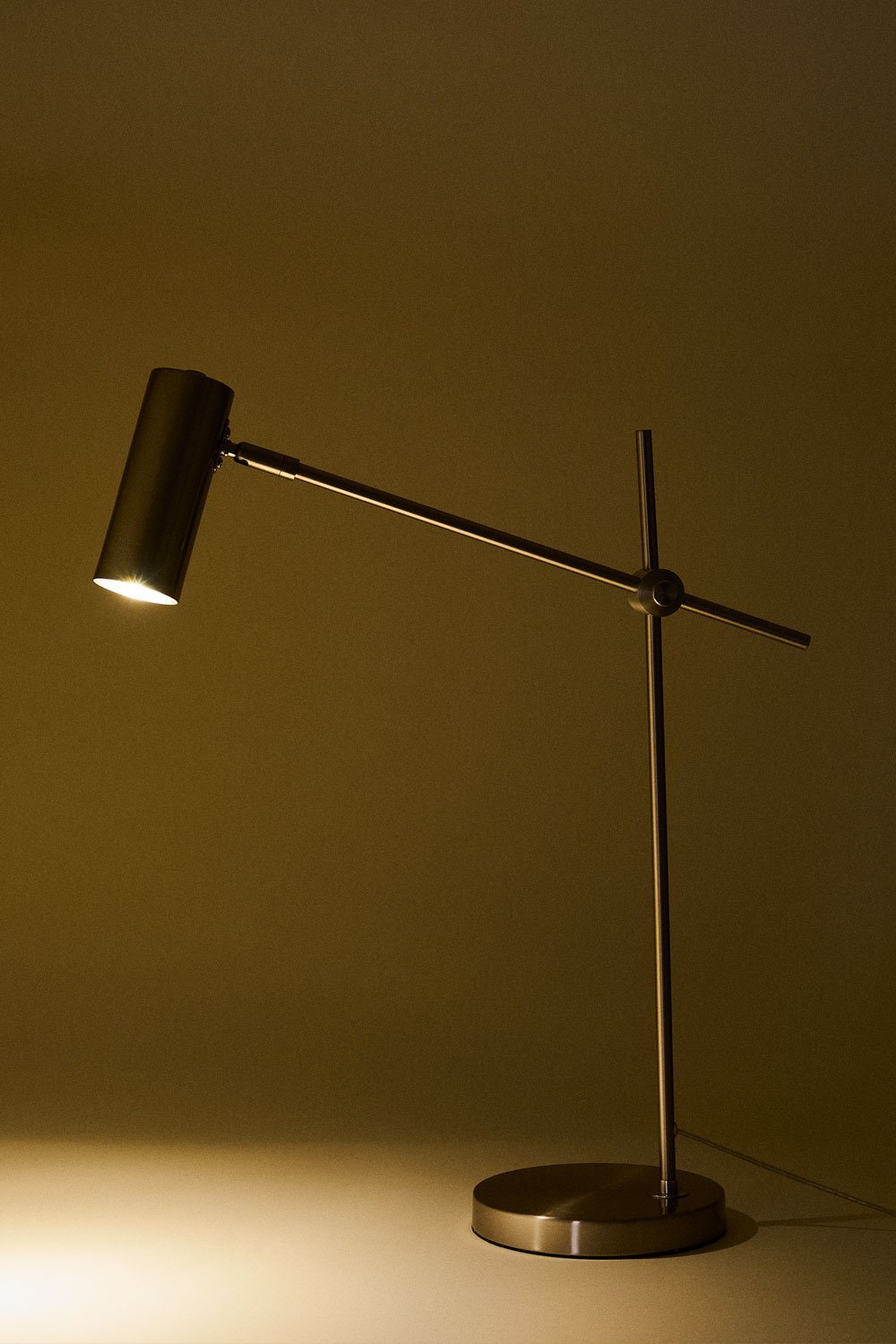 Lampada da tavolo in ferro Idina, immagine della galleria 3