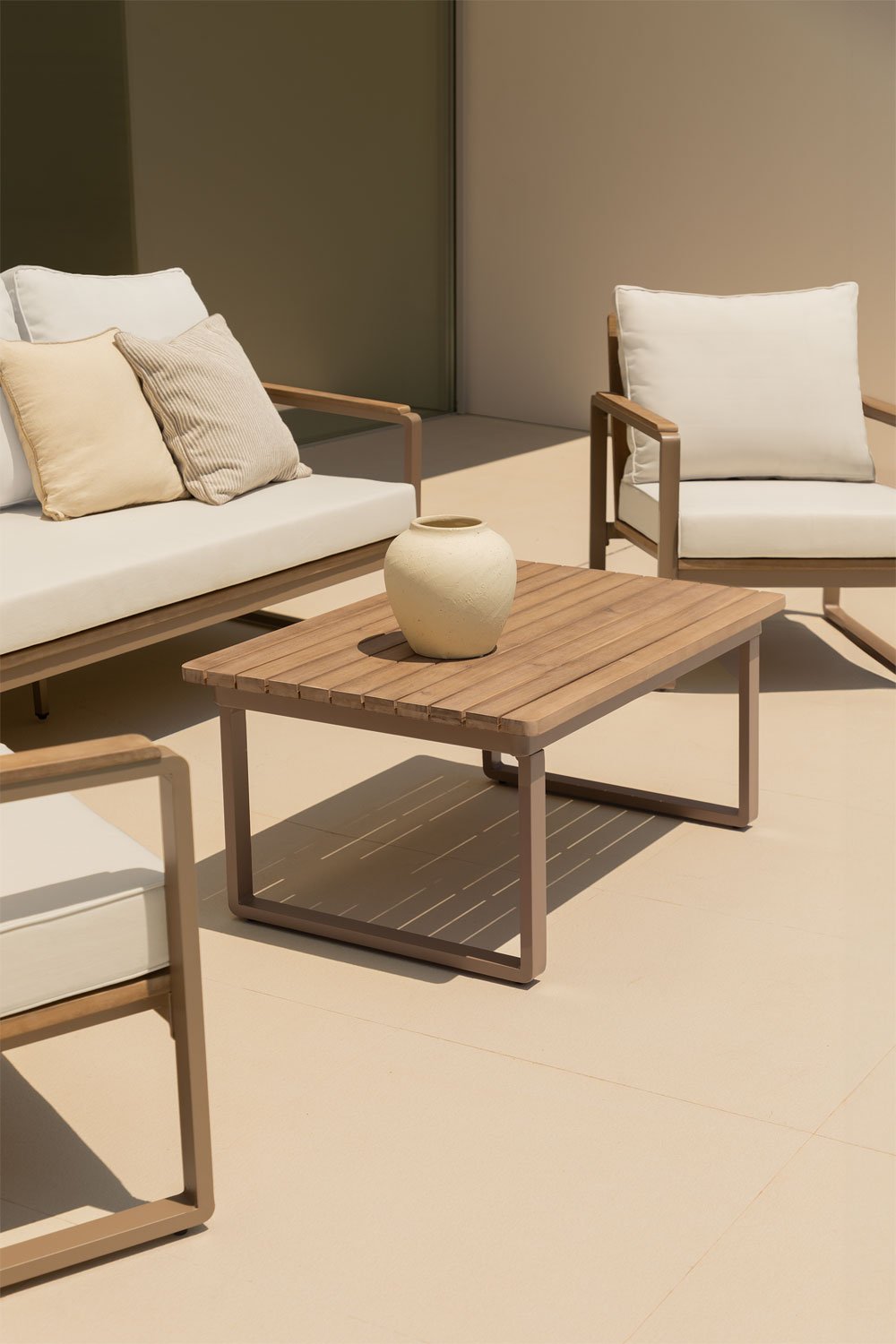 Set da giardino Giselle con divano 3 posti, 2 poltrone e tavolino in alluminio e legno di acacia, immagine della galleria 2