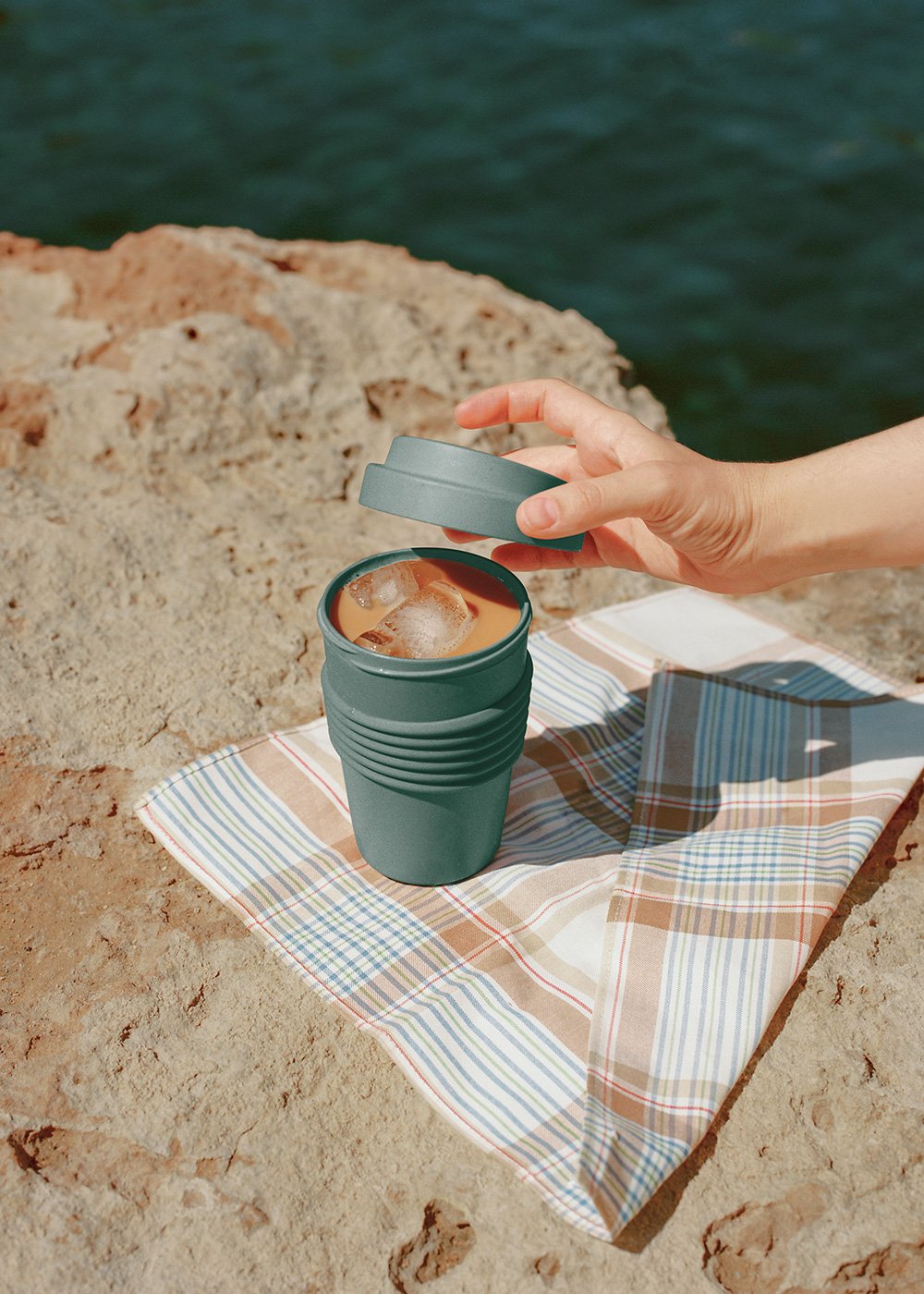 CREATE - KITCHENWARE OUTDOOR ECO - Bicchiere con coperchio per caffè in materiale riciclato, immagine della galleria 5