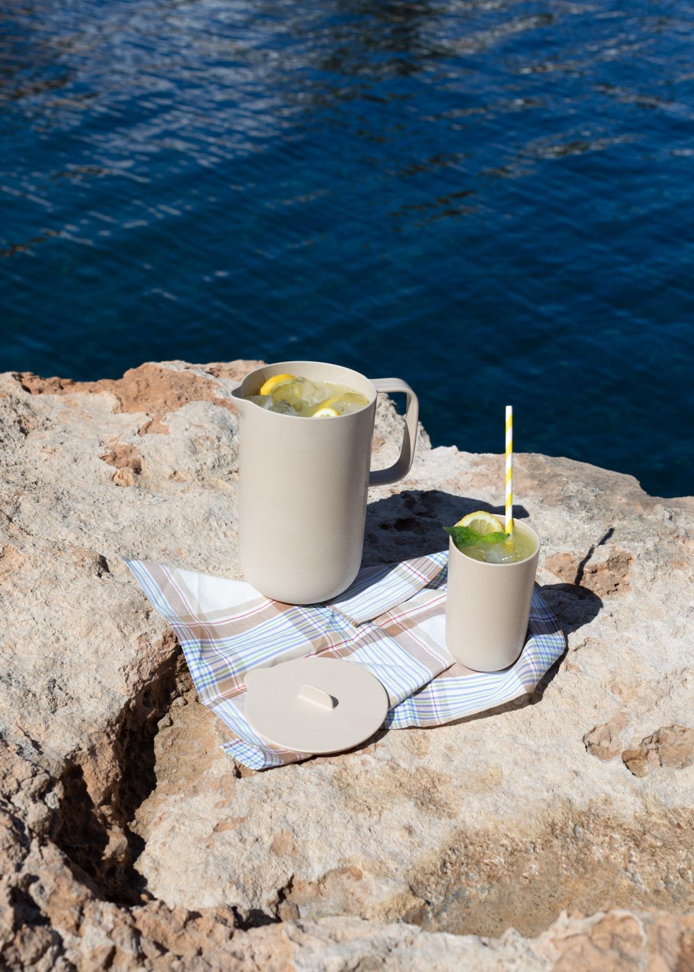 CREATE - KITCHENWARE OUTDOOR ECO - Set di brocca da 2 L e 4 bicchieri da 500 ml, immagine della galleria 1