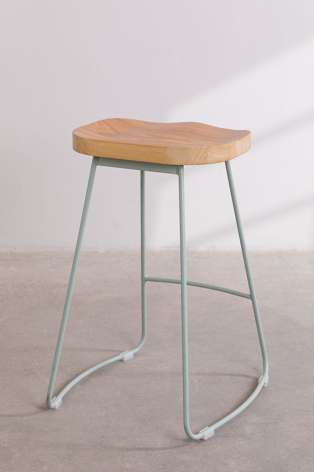 Confezione da 4 sgabelli alti in acciaio e legno di olmo Neicol, immagine della galleria 5