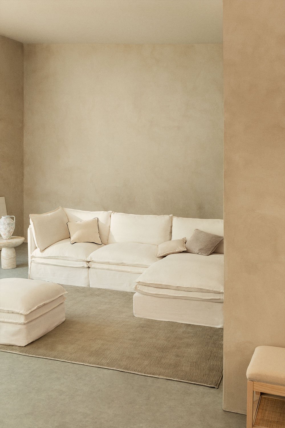 Divano componibile con chaise longue e pouf Grace in lino e cotone in 3 pezzi, immagine della galleria 1