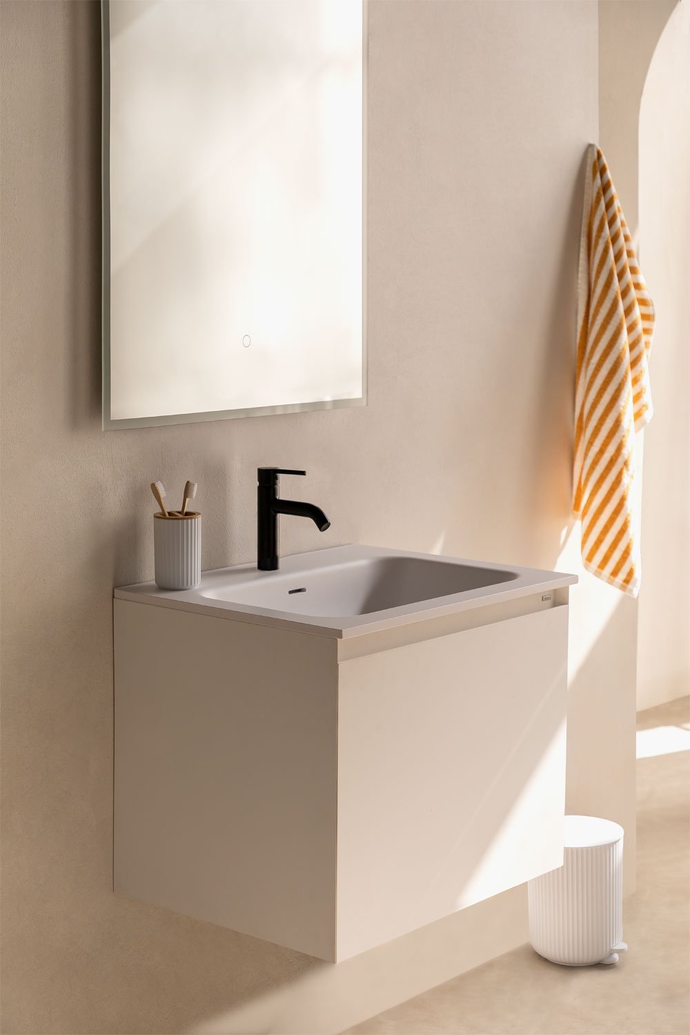 Set mobili da bagno in legno Macrae con lavabo integrato    , immagine della galleria 1