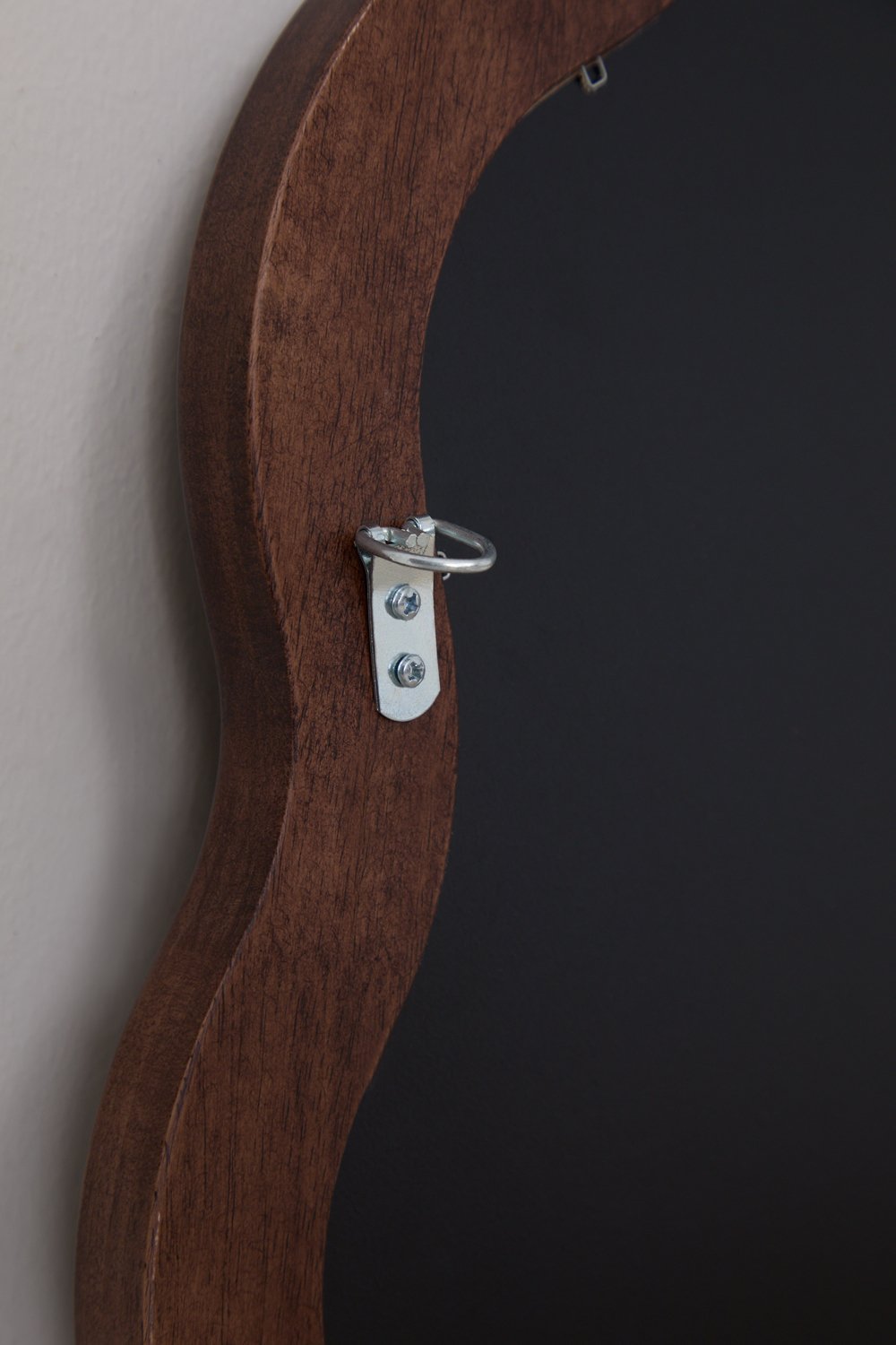 Specchio da parete rotondo in legno di rovere Ø80 cm Luesia, immagine della galleria 6