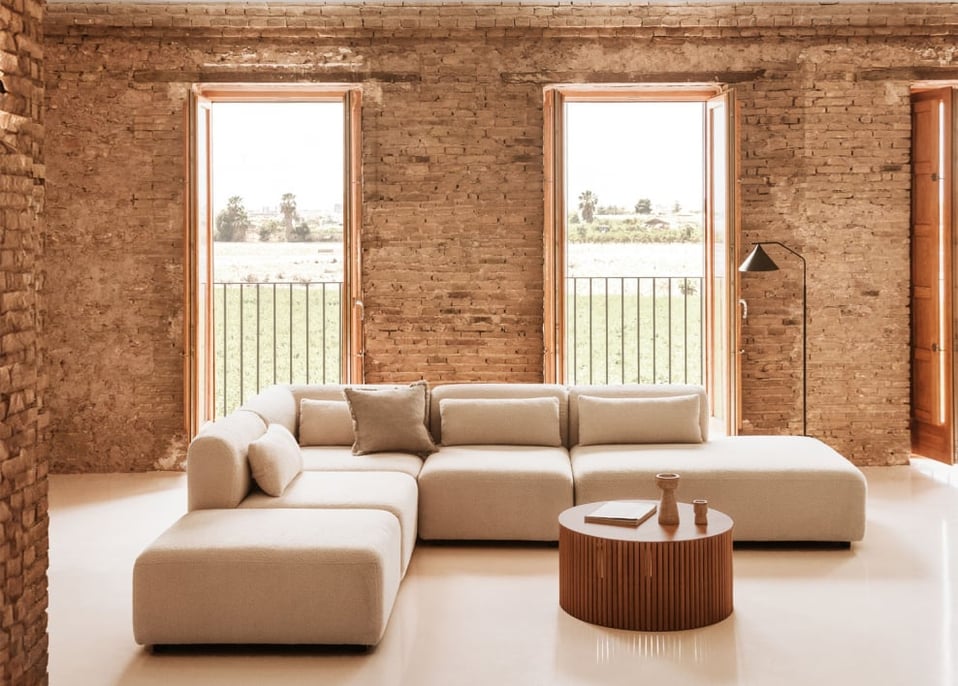 Divano componibile angolare in 4 pezzi con chaise longue destra e pouf Fogler