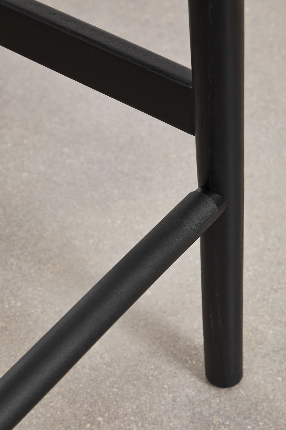 Pacco di 2 sgabelli alti in legno di rovere e corda intrecciata (66 cm) Mara, immagine della galleria 5