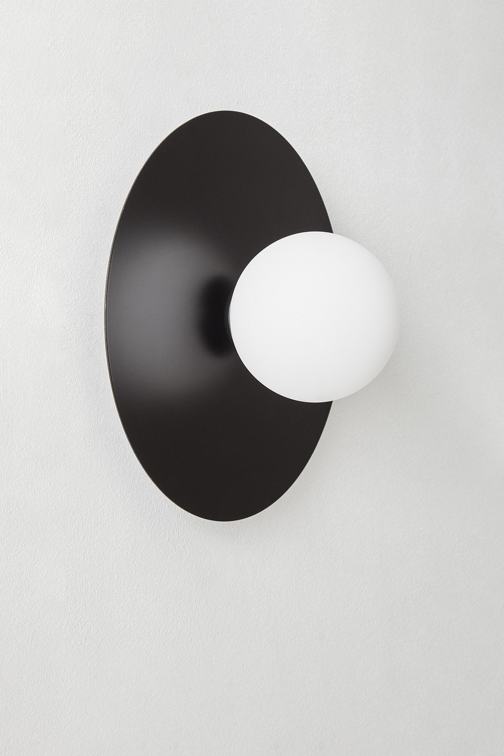 Lampada da parete per bagno Jorien con sfera di vetro        , immagine della galleria 1