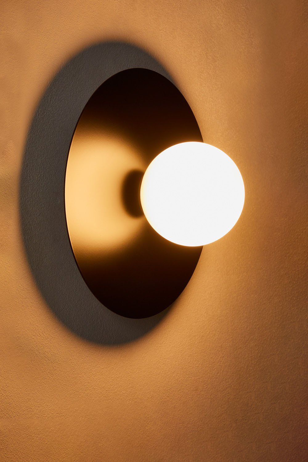 Lampada da parete per bagno Jorien con sfera di vetro        , immagine della galleria 2