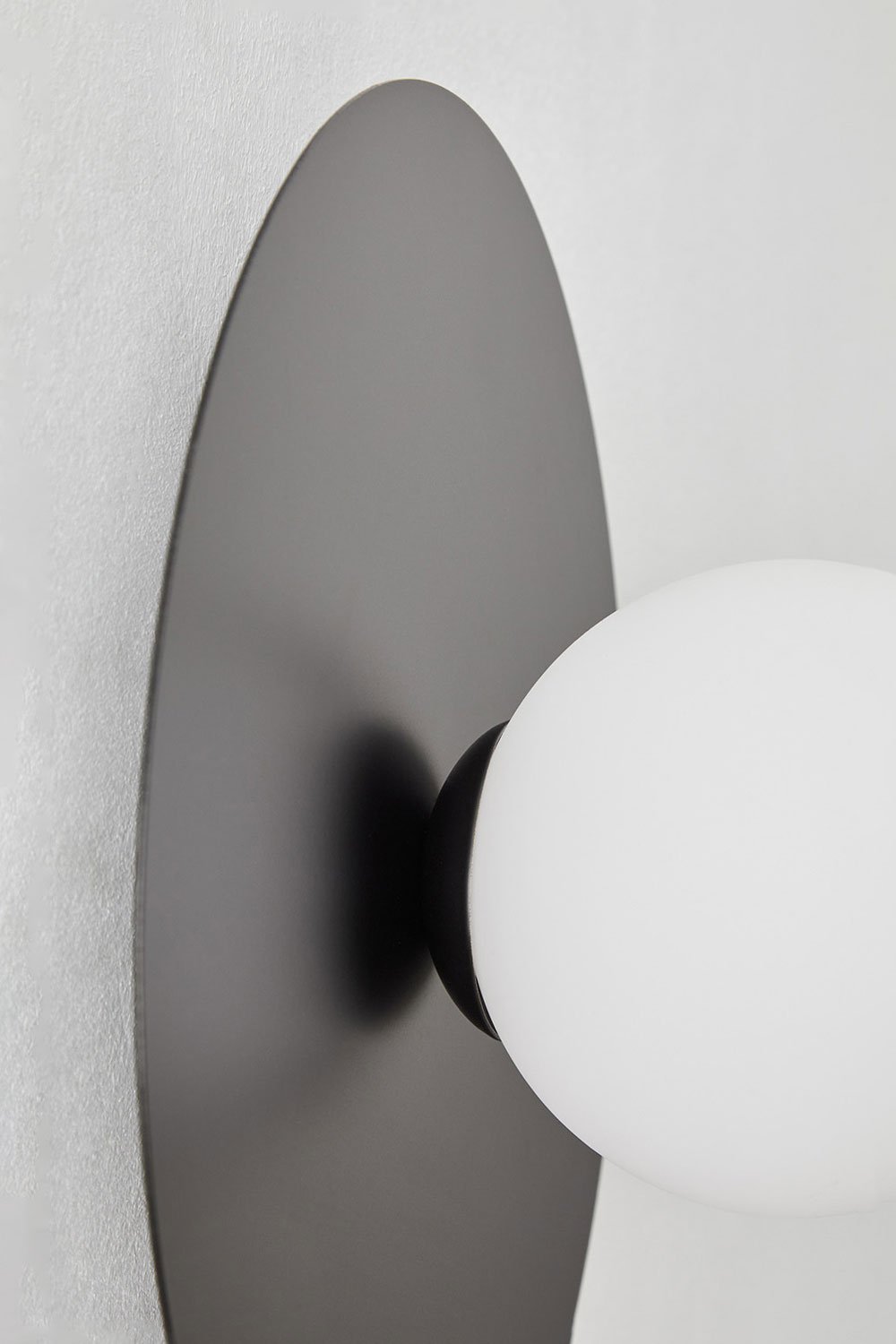 Lampada da parete per bagno Jorien con sfera di vetro        , immagine della galleria 3