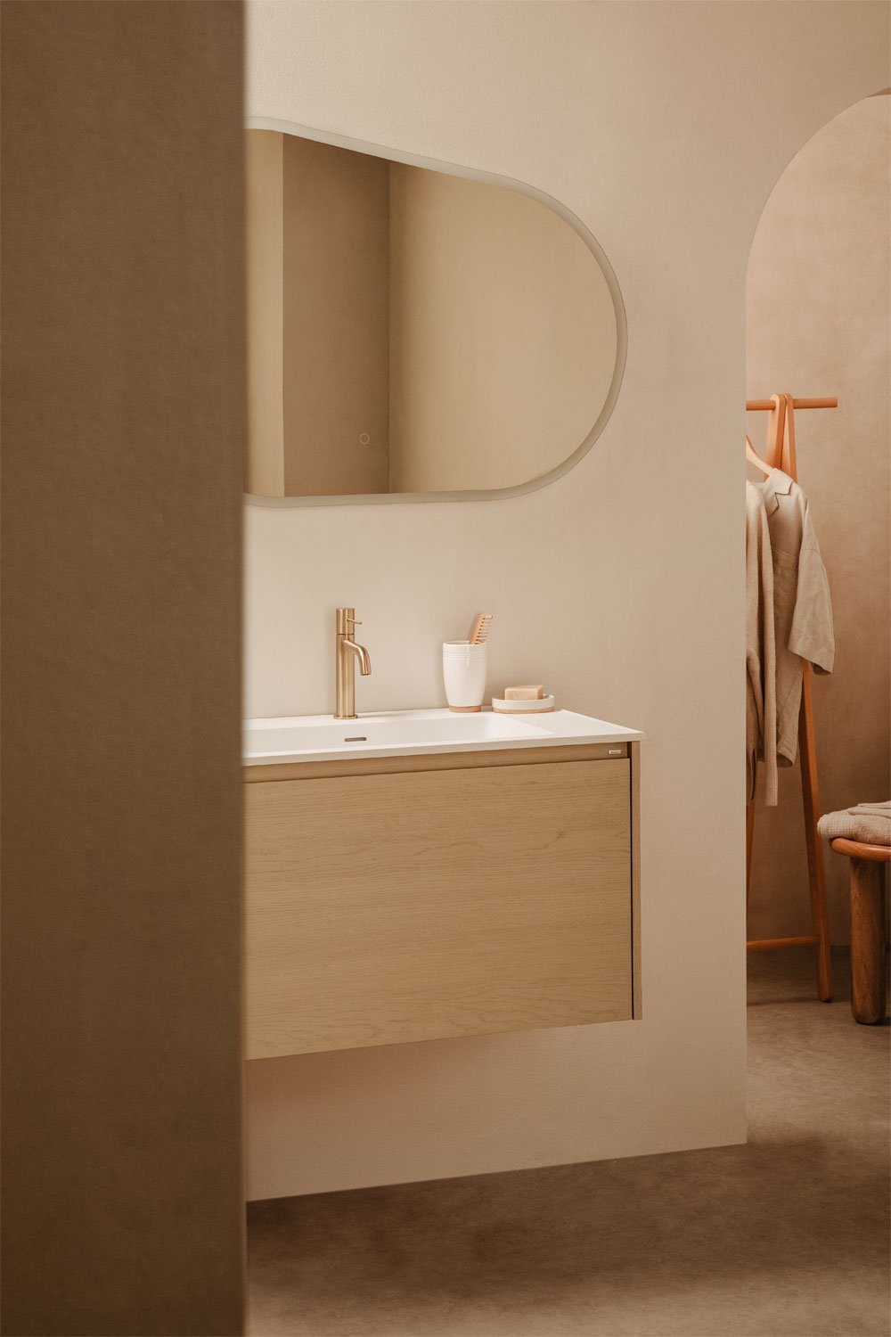 Set di mobili da bagno in legno con lavabo integrato Jacob, immagine della galleria 1