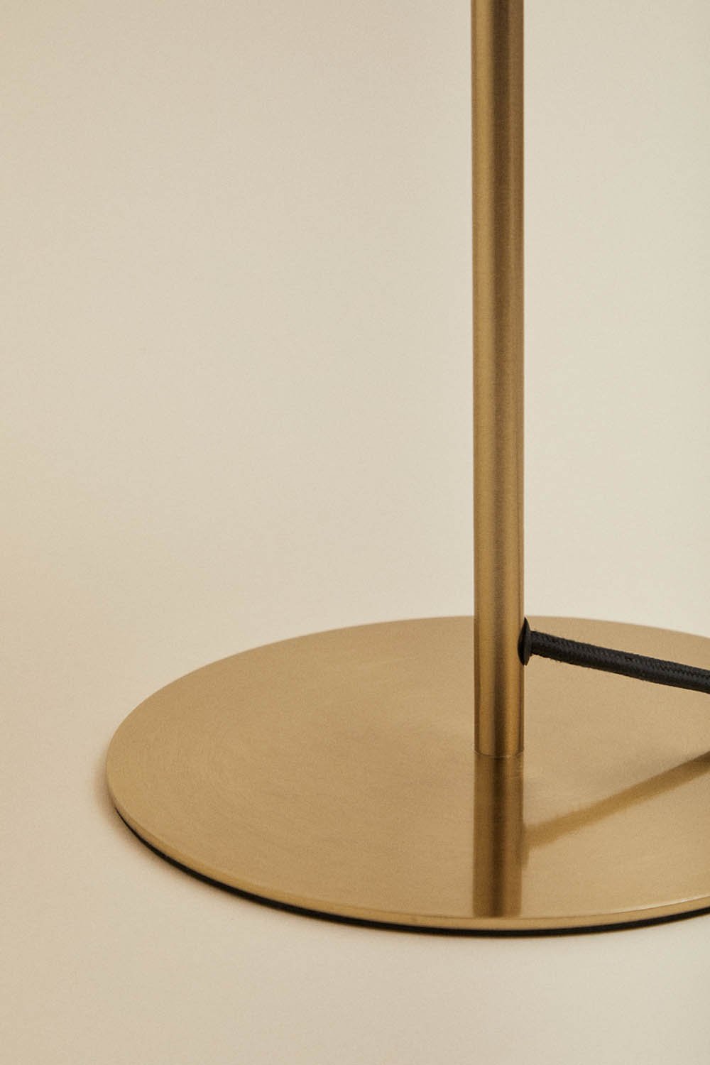 Lampada da tavolo in metallo Hilma, immagine della galleria 6