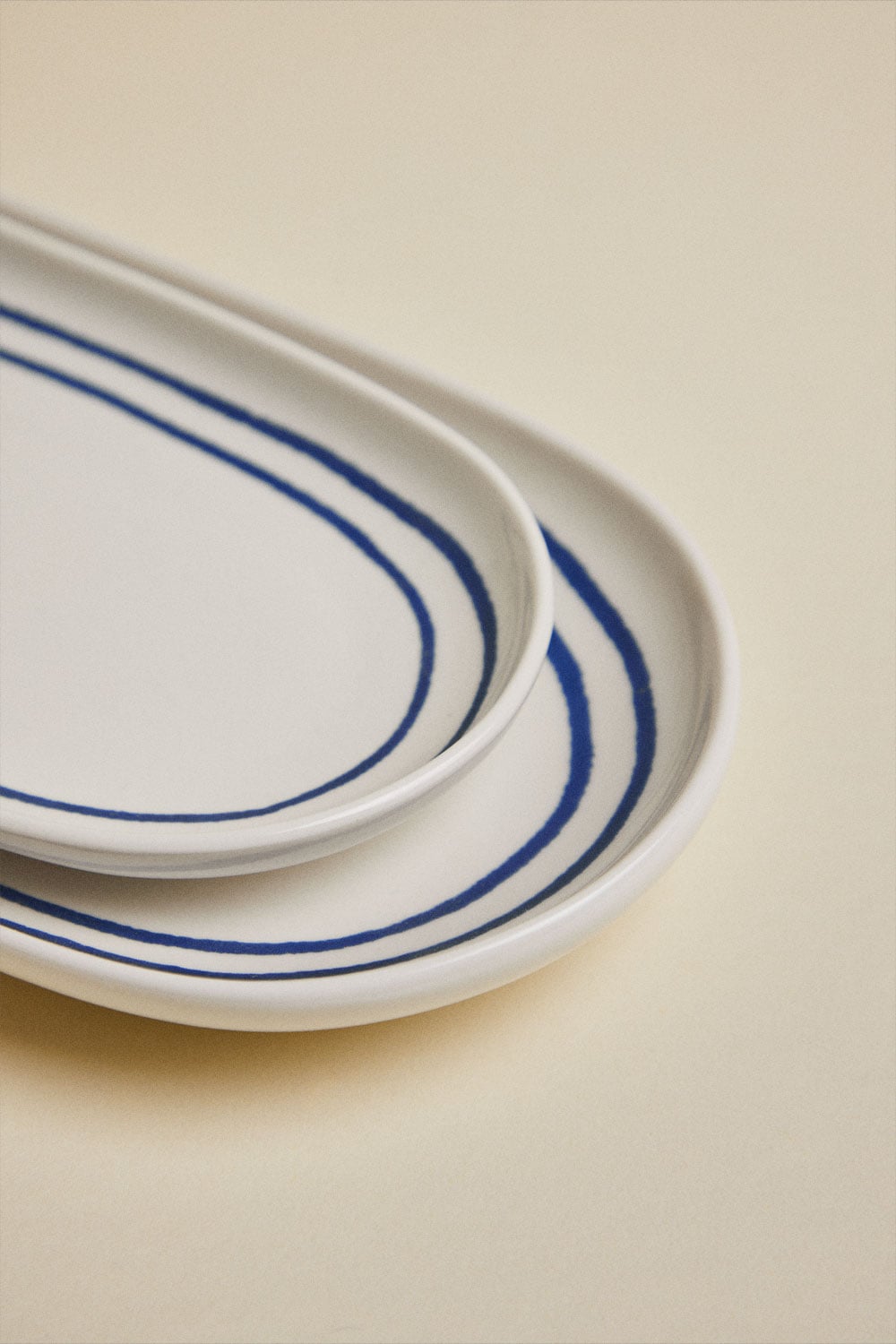 Set di 2 vassoi rombo in bambù bicolore 55 cm Davos | Maisons du Monde