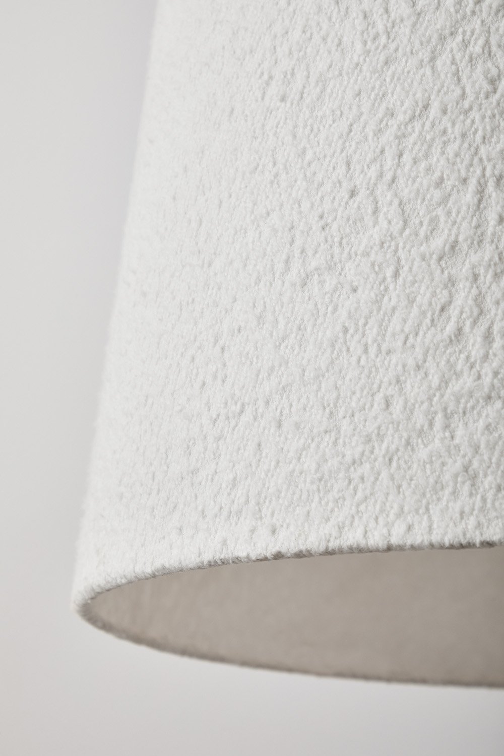 Lampada da soffitto in tessuto bouclé Delmore, immagine della galleria 5