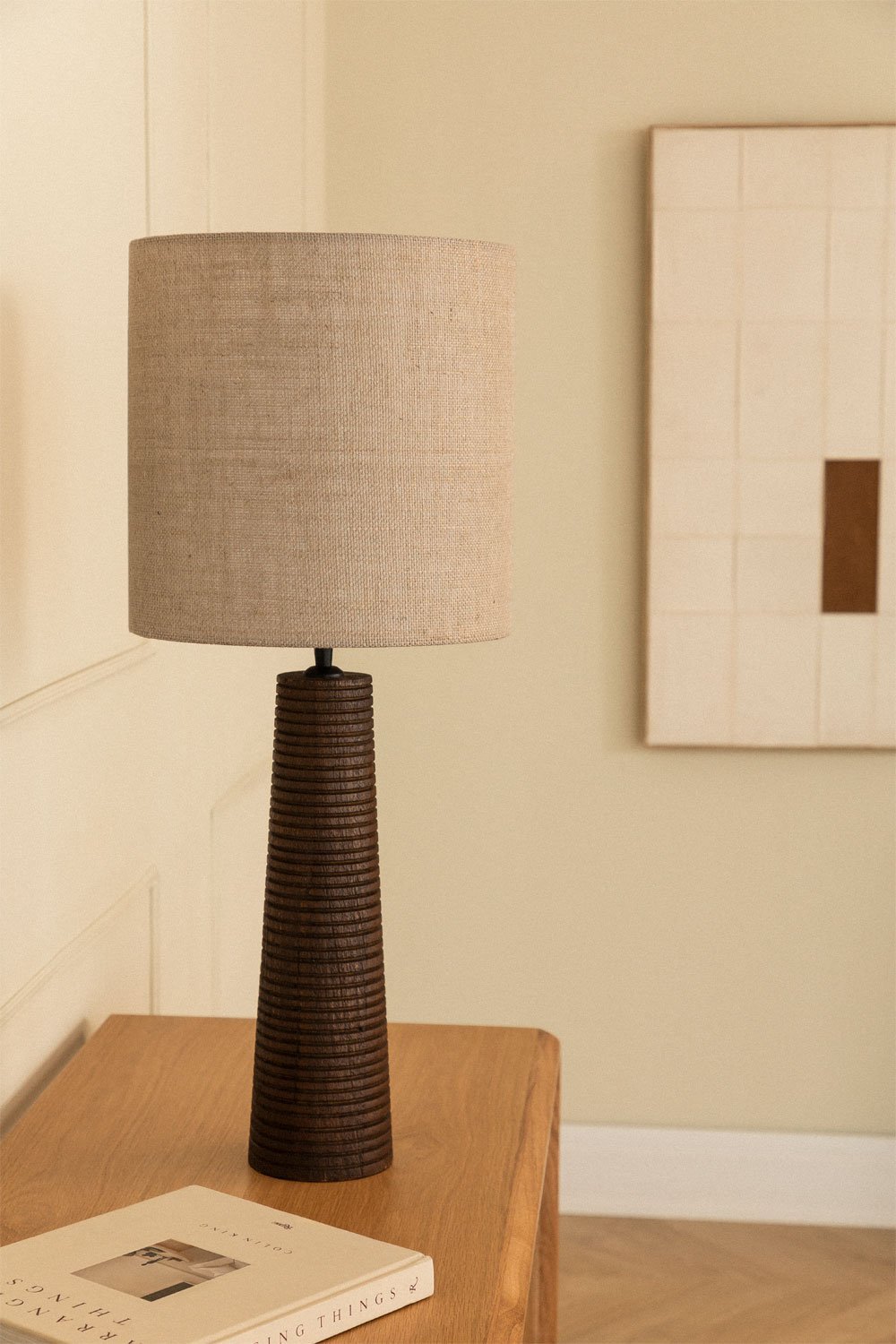 Lampada da tavolo ↑75 cm in legno di mango e lino Sirmione, immagine della galleria 1